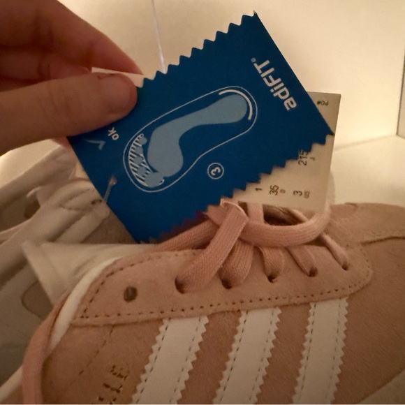 Pink adidas gazelle - Picture 10 of 11